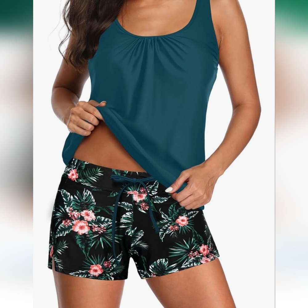 Aqua Eve Two Piece Women's Tankini  Swim Tank Top with Shorts. NWT.